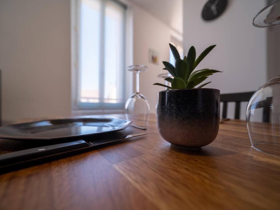 *appartement Climatise Equipe 4 Couchages* Apartment Marseille
